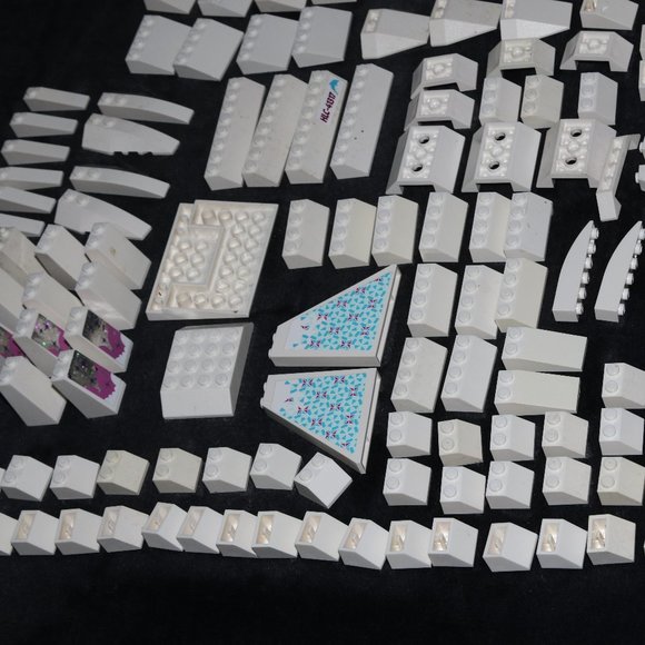 WHITE LEGO ROOF SLOPE BULK LOT - 244 PCS - Picture 4 of 11